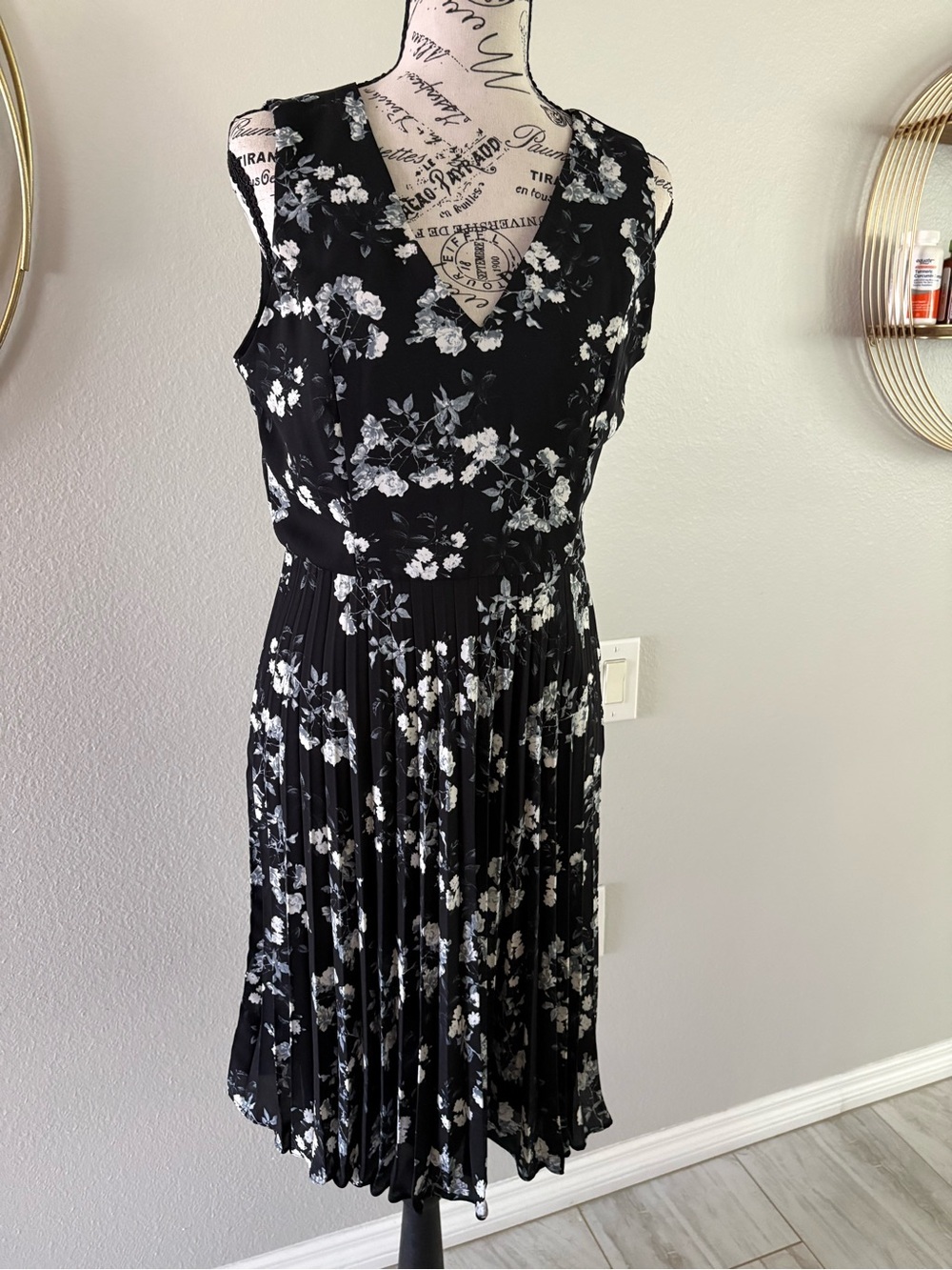 Banana Republic Black Floral V-Neck Pleated Midi Dress